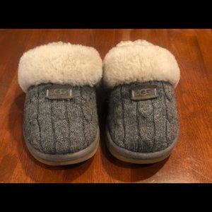 UGG Slippers - Gray coquette with tan fur size 6